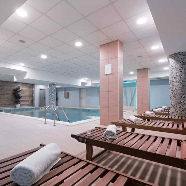 https://hairbellagio.com/wp-content/uploads/2018/10/pool-640x640.jpg