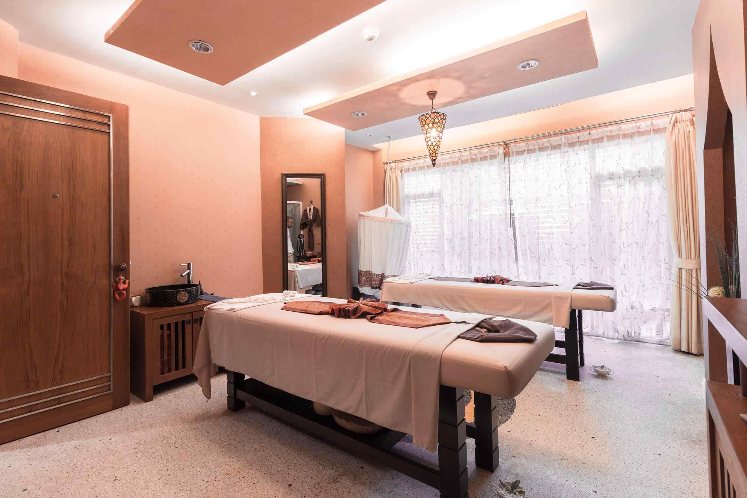 https://hairbellagio.com/wp-content/uploads/2018/10/spa-inside-bg-2.jpg